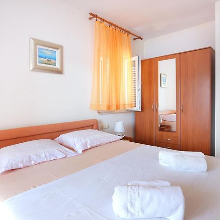 Apartments By The Sea Seget Vranjica, Trogir - 13771 Kamer foto