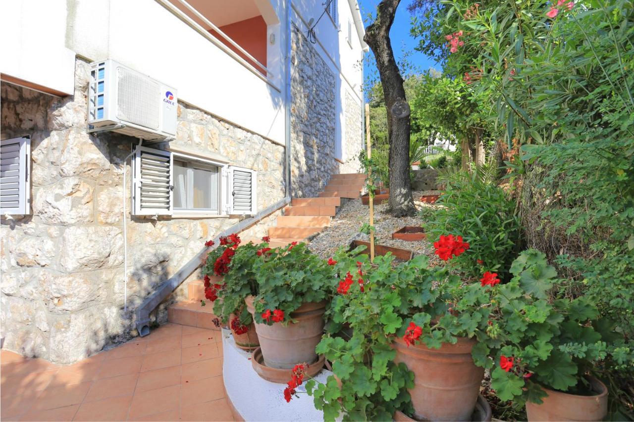 Apartments By The Sea Seget Vranjica, Trogir - 13771 Buitenkant foto