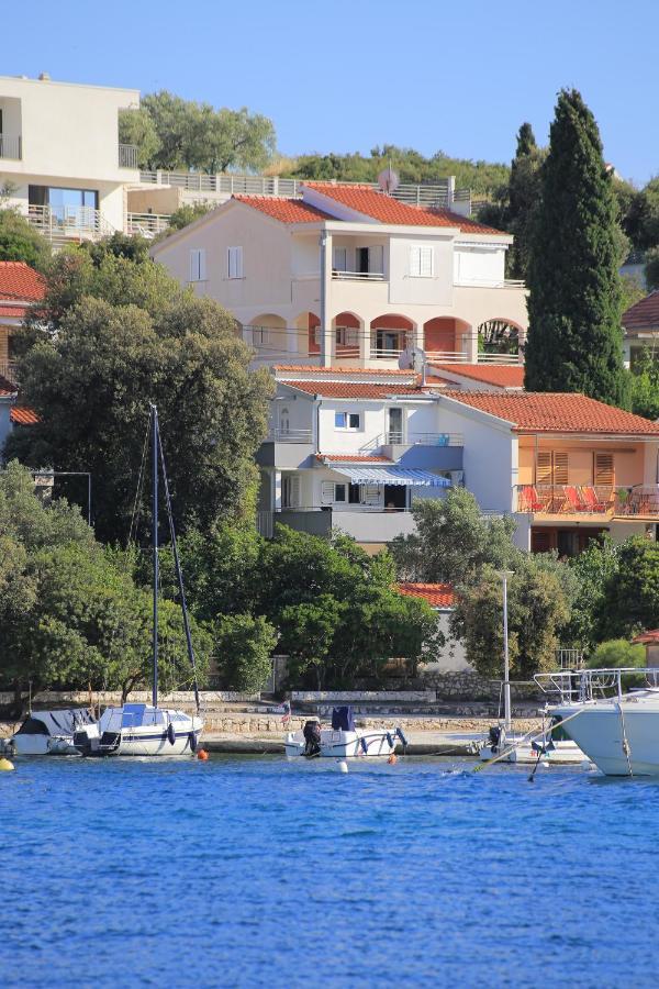 Apartments By The Sea Seget Vranjica, Trogir - 13771 Buitenkant foto