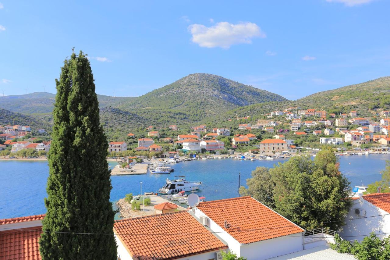 Apartments By The Sea Seget Vranjica, Trogir - 13771 Buitenkant foto