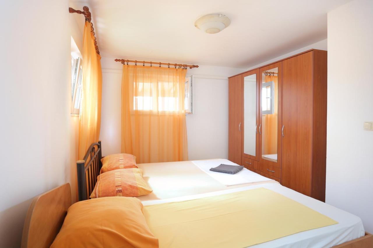 Apartments By The Sea Seget Vranjica, Trogir - 13771 Buitenkant foto