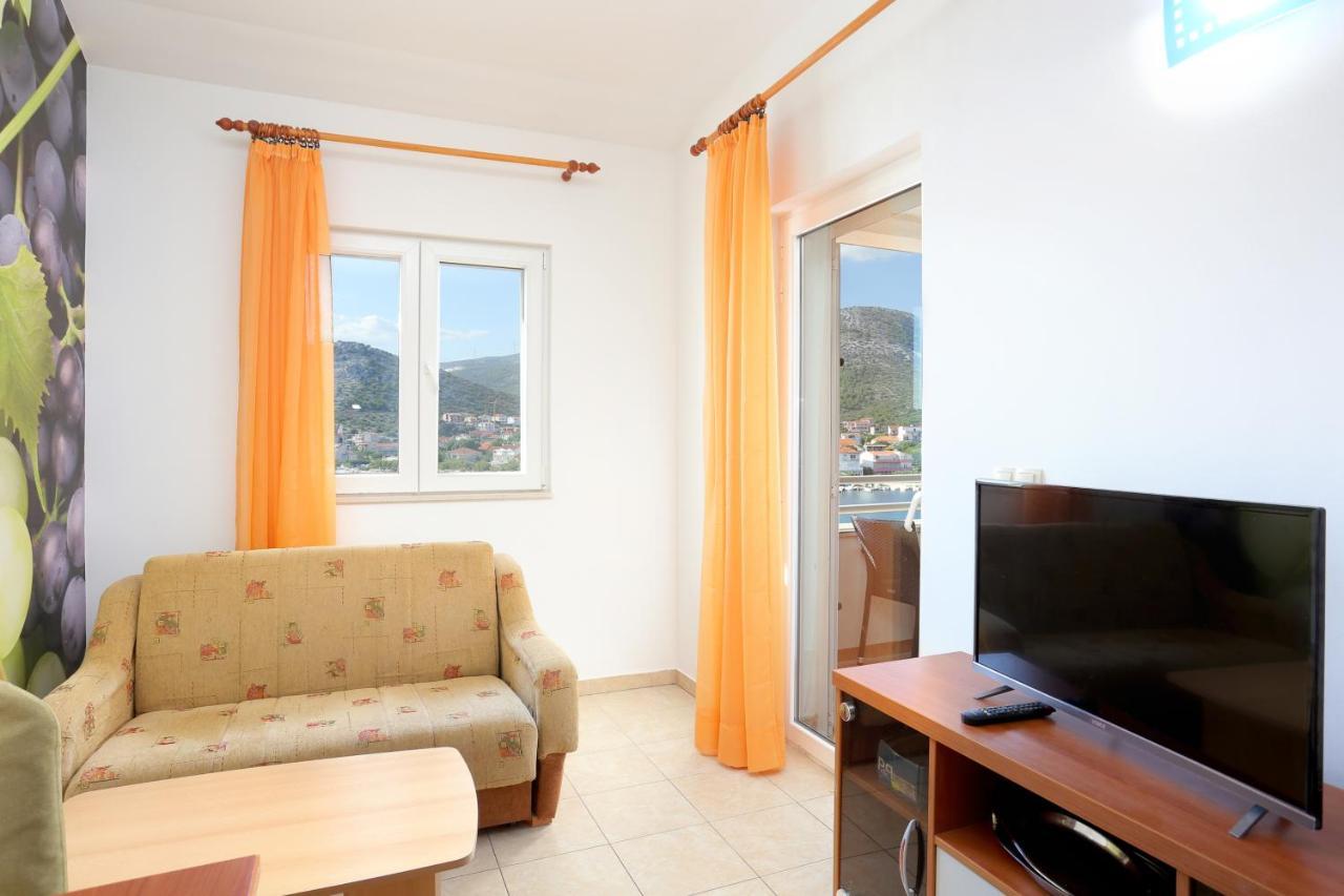 Apartments By The Sea Seget Vranjica, Trogir - 13771 Buitenkant foto