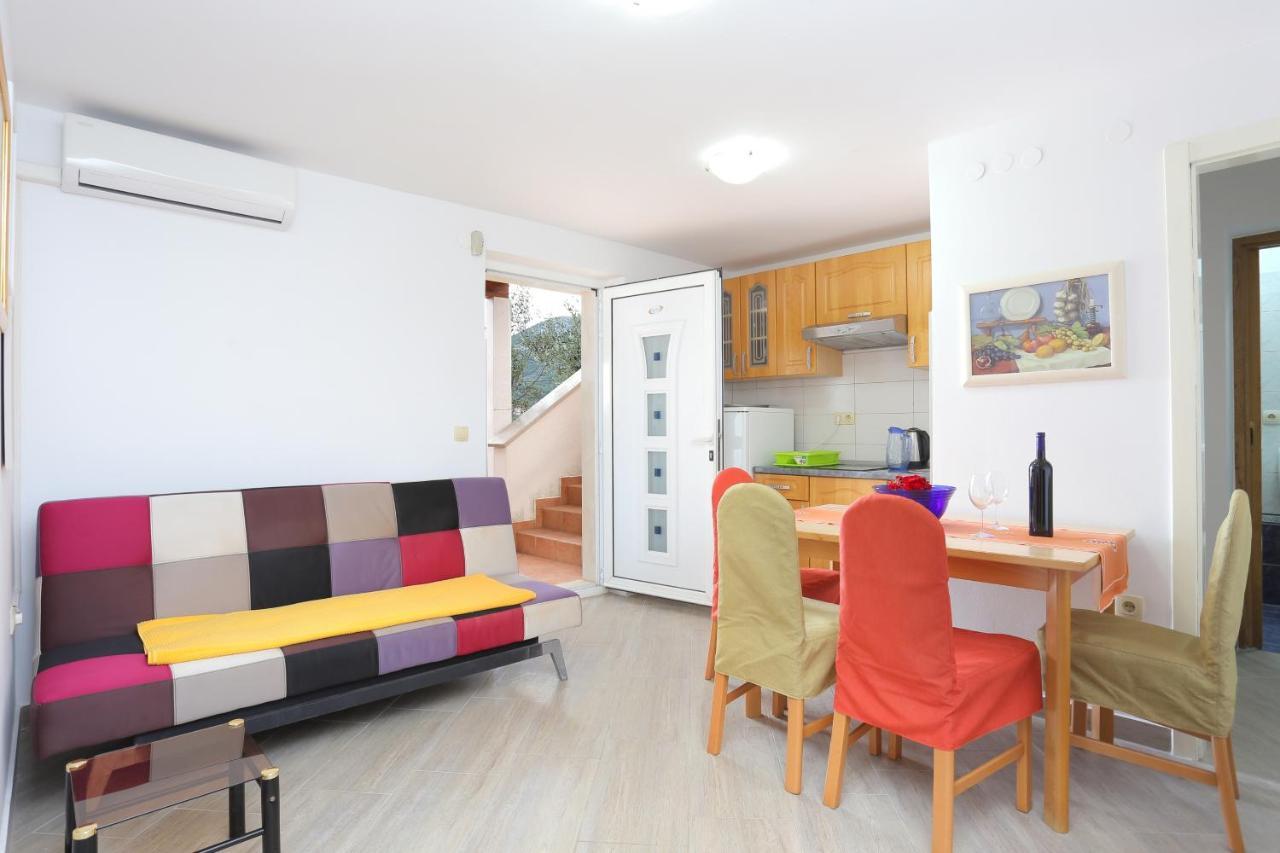 Apartments By The Sea Seget Vranjica, Trogir - 13771 Buitenkant foto
