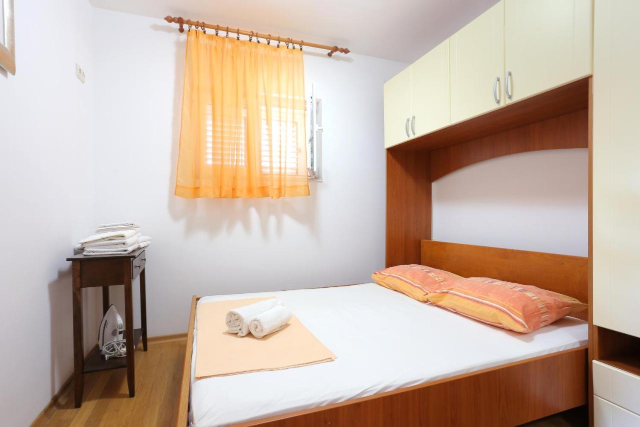 Apartments By The Sea Seget Vranjica, Trogir - 13771 Buitenkant foto