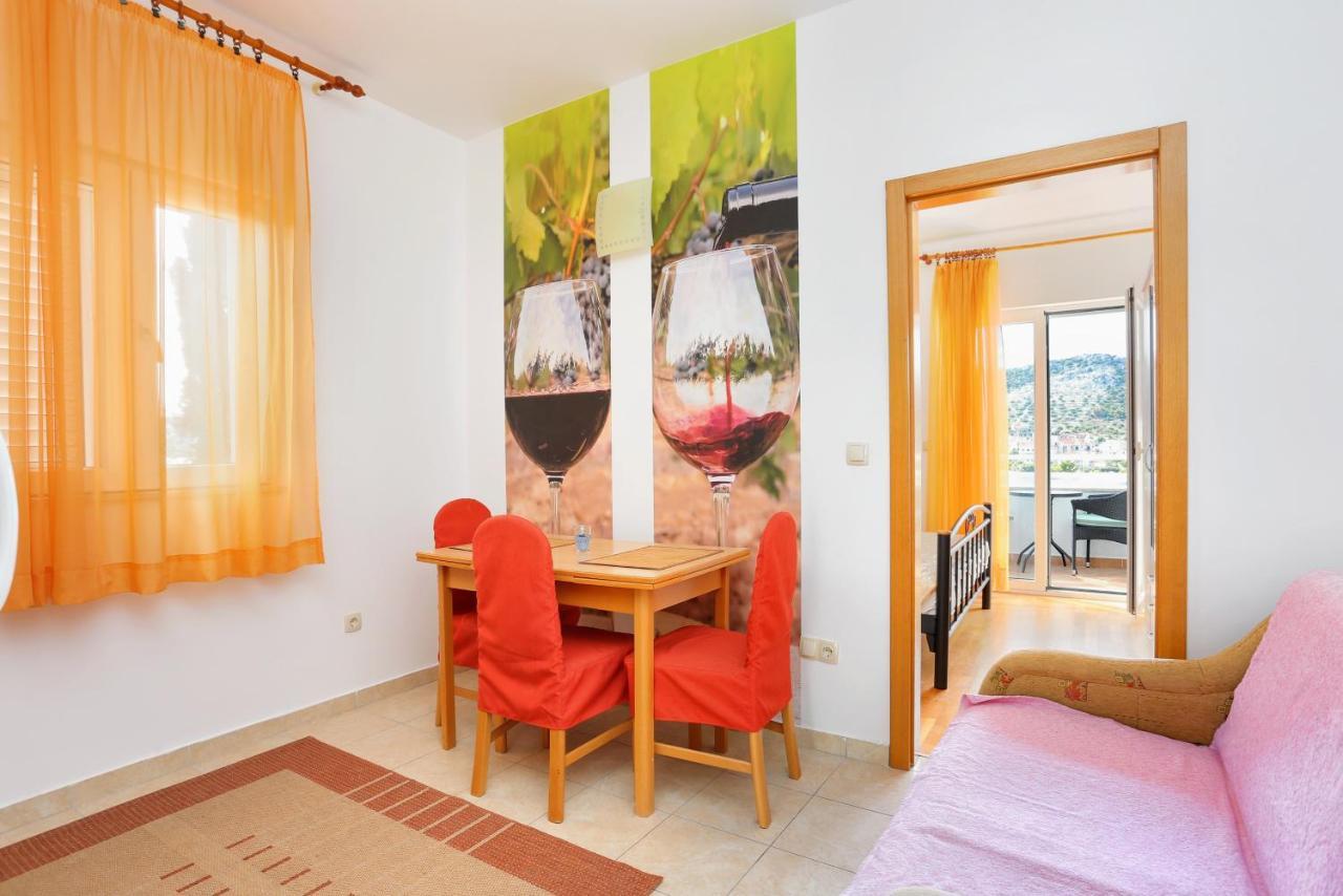 Apartments By The Sea Seget Vranjica, Trogir - 13771 Buitenkant foto