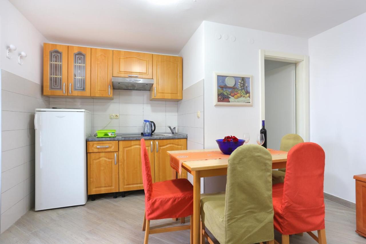 Apartments By The Sea Seget Vranjica, Trogir - 13771 Buitenkant foto