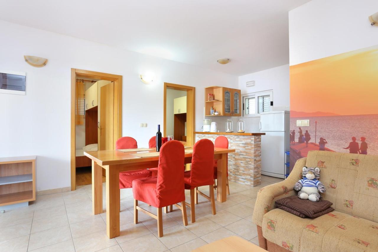 Apartments By The Sea Seget Vranjica, Trogir - 13771 Buitenkant foto