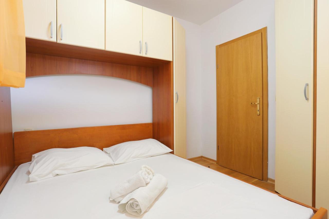 Apartments By The Sea Seget Vranjica, Trogir - 13771 Buitenkant foto