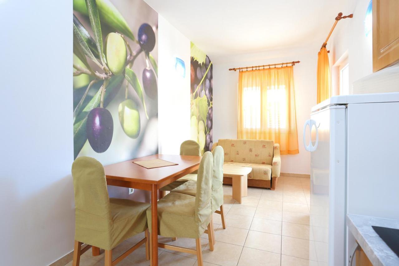 Apartments By The Sea Seget Vranjica, Trogir - 13771 Buitenkant foto