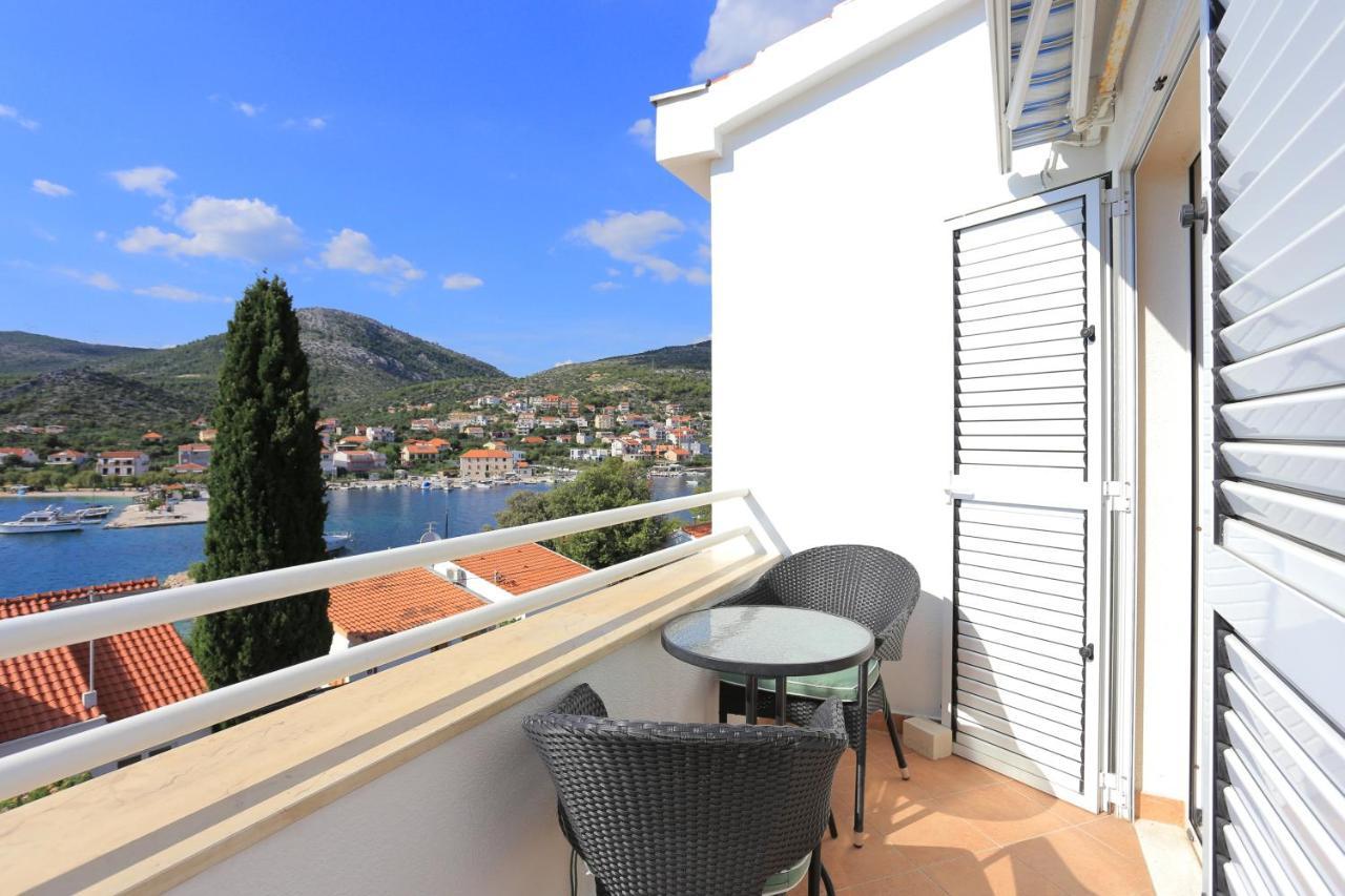 Apartments By The Sea Seget Vranjica, Trogir - 13771 Buitenkant foto